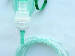 Maschera morbida per aerosol completa di ampolla e tubo di collegamento antischiacciamento, per adulti
